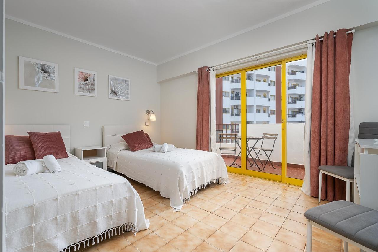 Sunny Flat W/ Balcony & Pool By Lovelystay Portimão Dış mekan fotoğraf