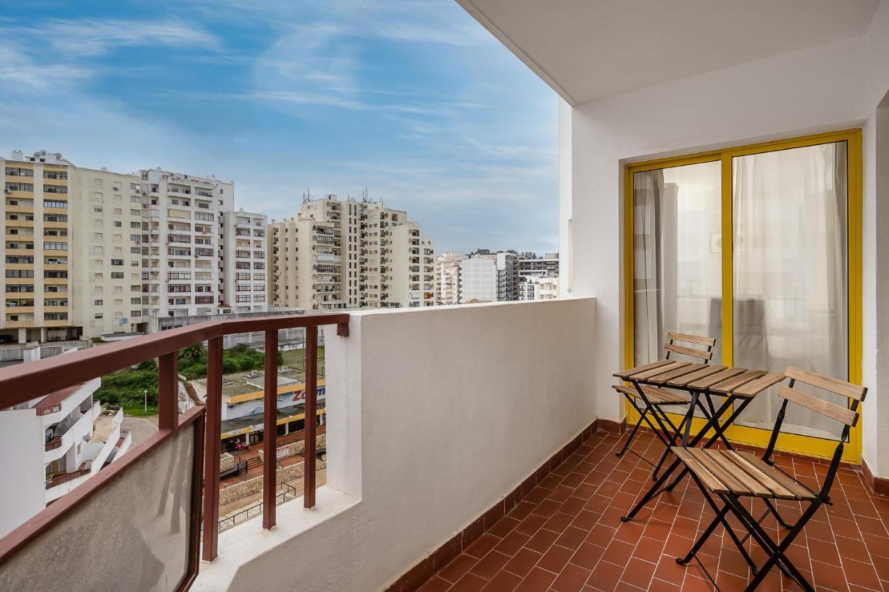 Sunny Flat W/ Balcony & Pool By Lovelystay Portimão Dış mekan fotoğraf
