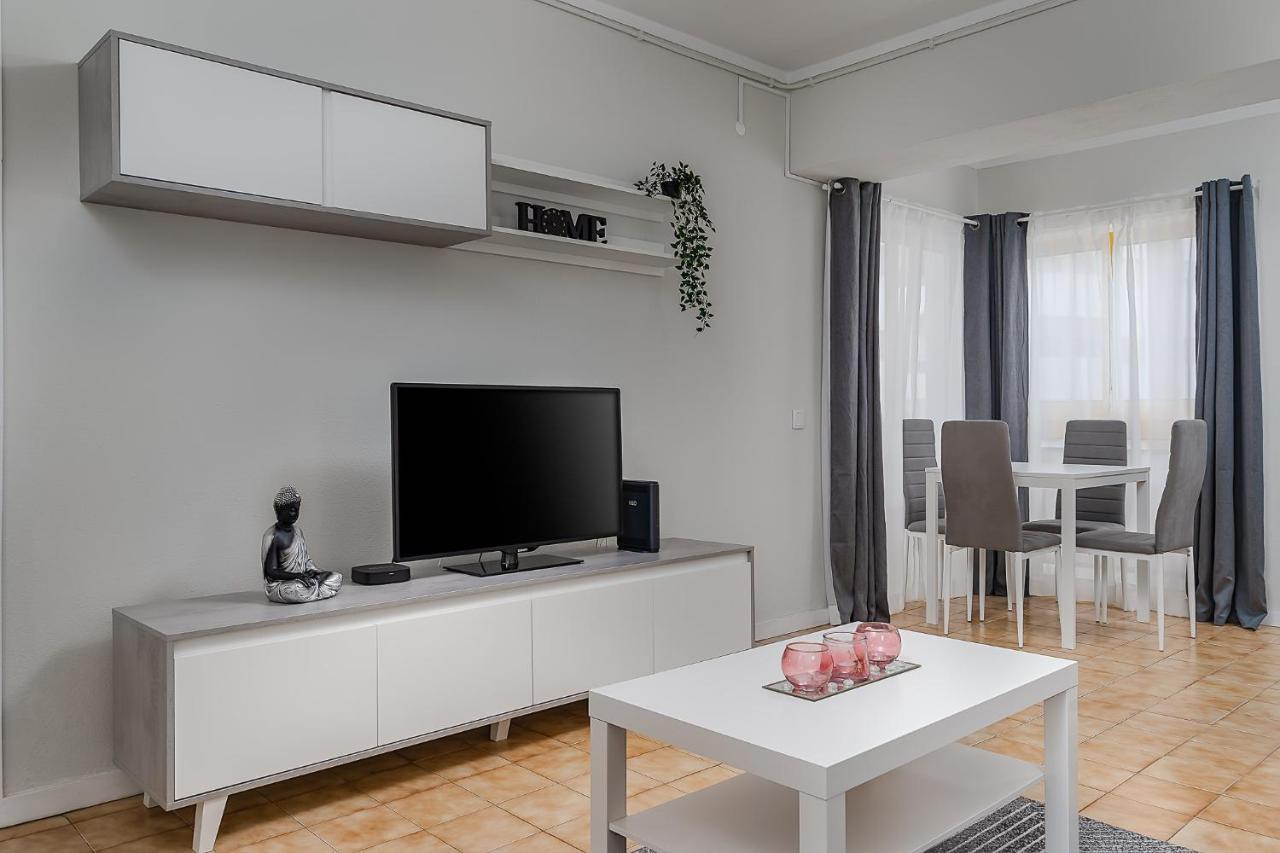 Sunny Flat W/ Balcony & Pool By Lovelystay Portimão Dış mekan fotoğraf
