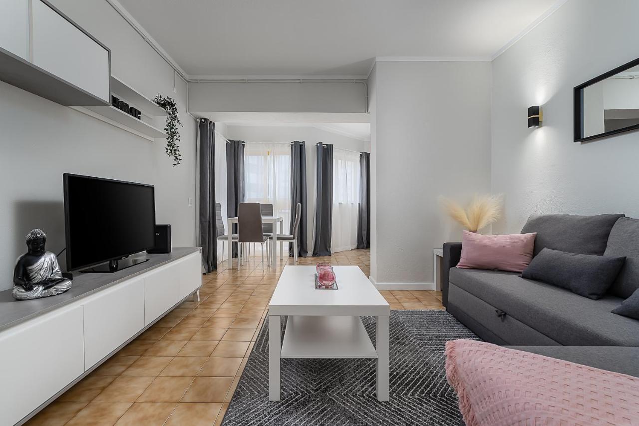 Sunny Flat W/ Balcony & Pool By Lovelystay Portimão Dış mekan fotoğraf
