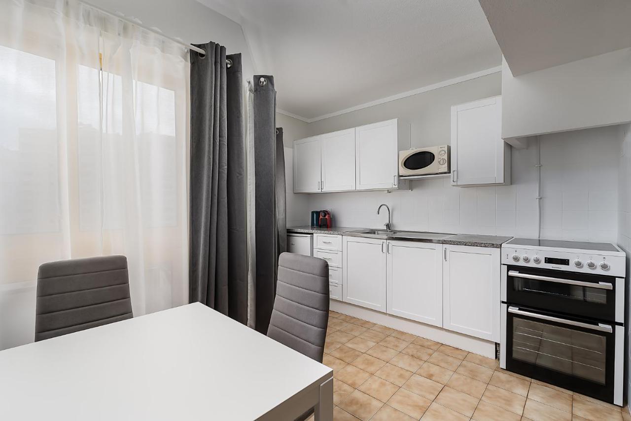 Sunny Flat W/ Balcony & Pool By Lovelystay Portimão Dış mekan fotoğraf